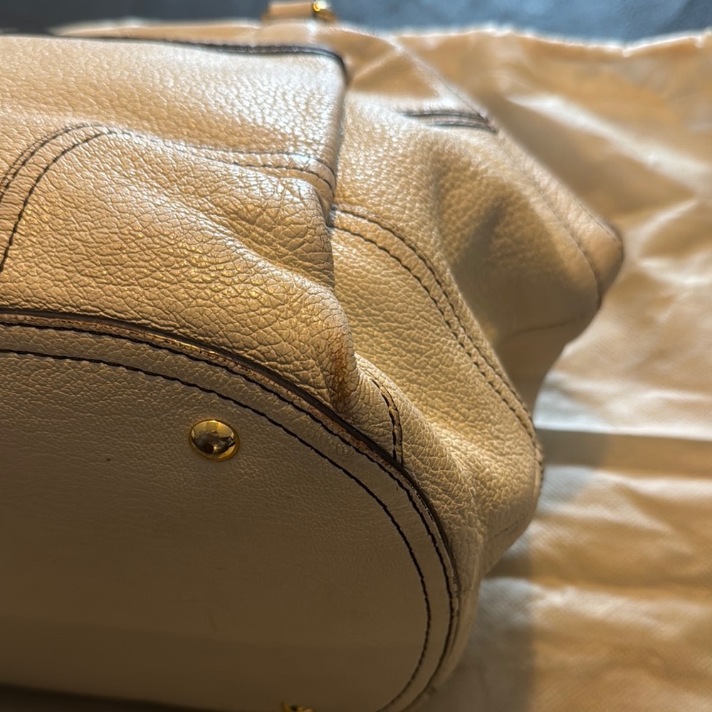 MCM Authentic Elegant Cream Handbag - Picture 4 of 16